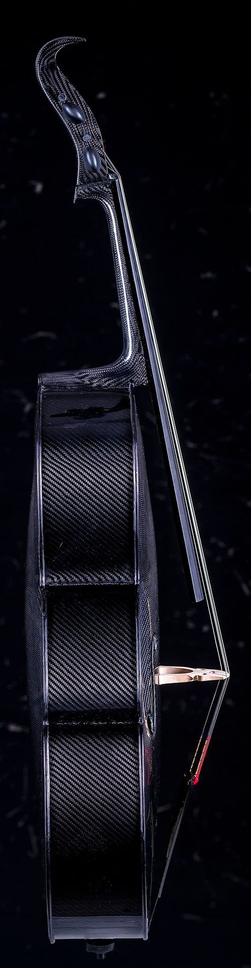 CoRe Soloist Black Edition carbon cello by Gery Mohl – showcasing the evolution of modern instrument making with advanced composite materials and timeless acoustic performance