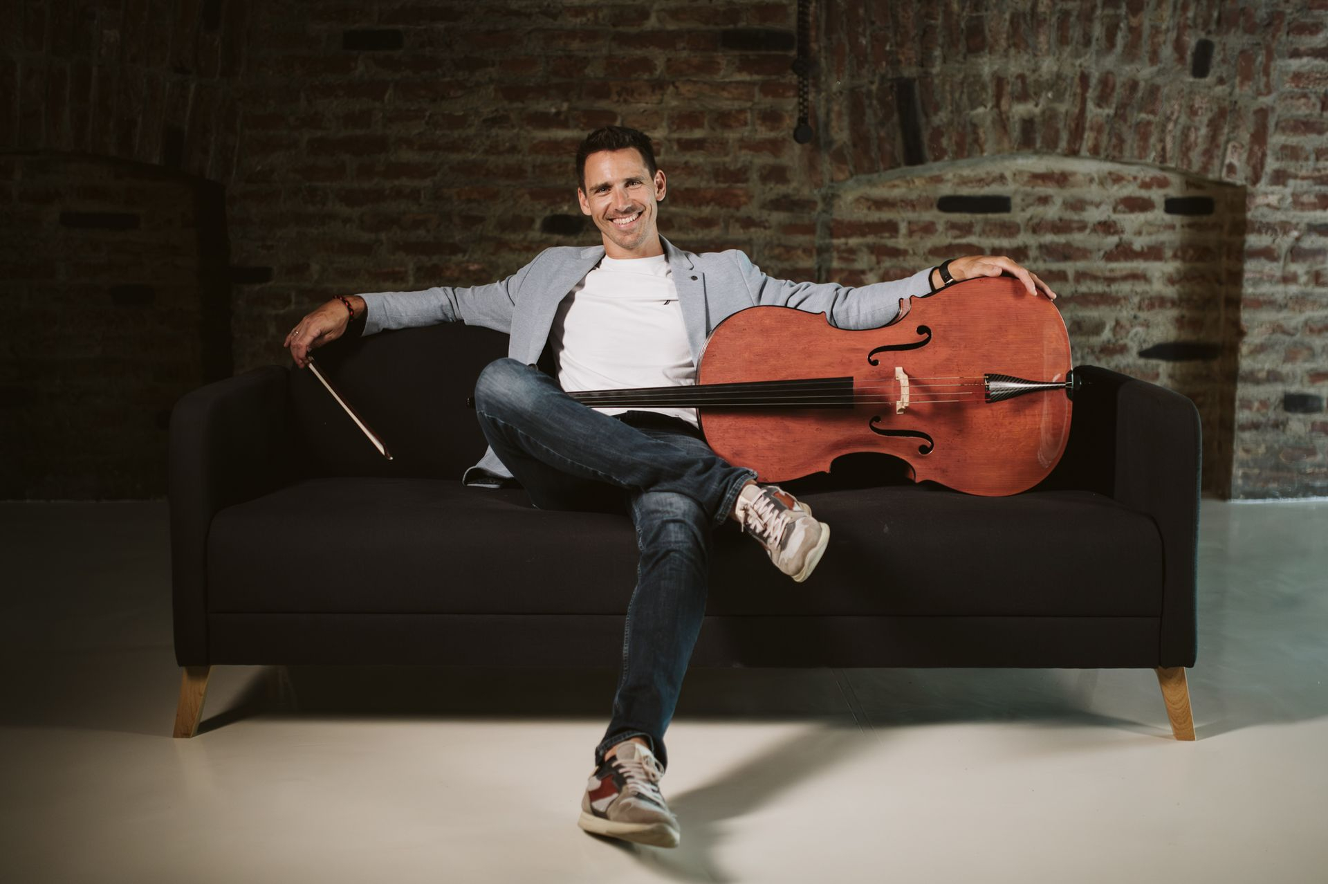 Gery Mohl presenting the philosophy behind Composite Resonance carbon cellos – explaining why CoRe sets a new standard in modern string-instrument making